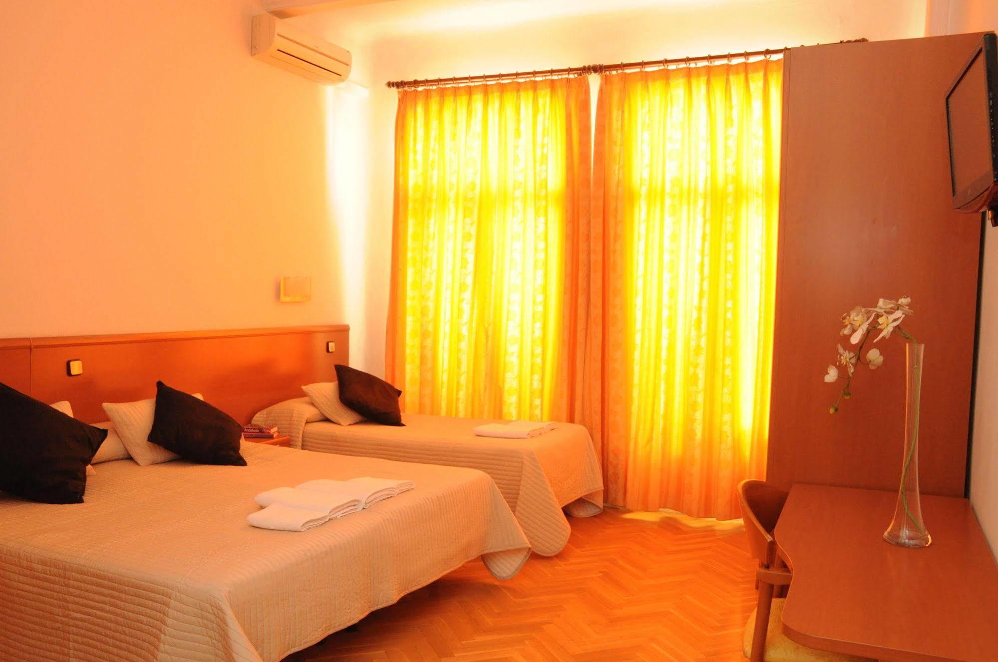 Hostal Luis XV Madrid Ngoại thất bức ảnh