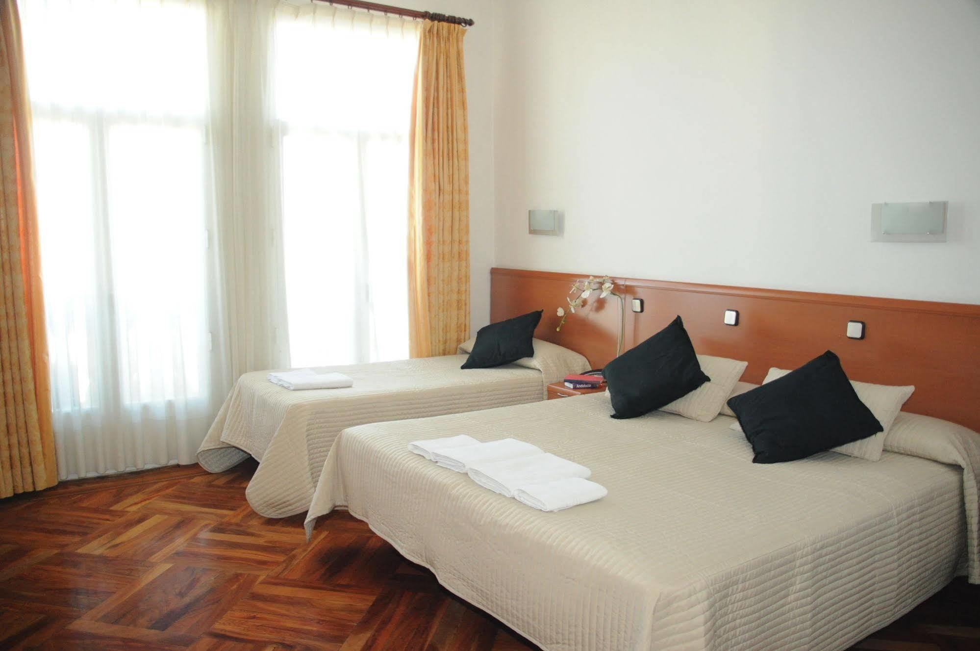 Hostal Luis XV Madrid Ngoại thất bức ảnh
