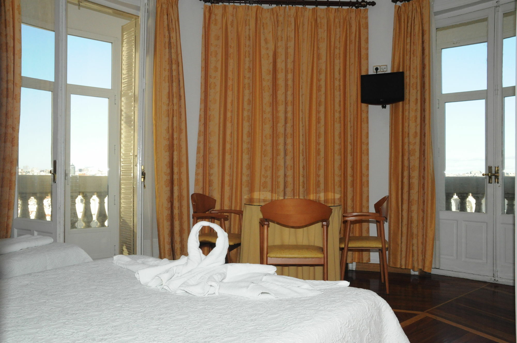 Hostal Luis XV Madrid Ngoại thất bức ảnh